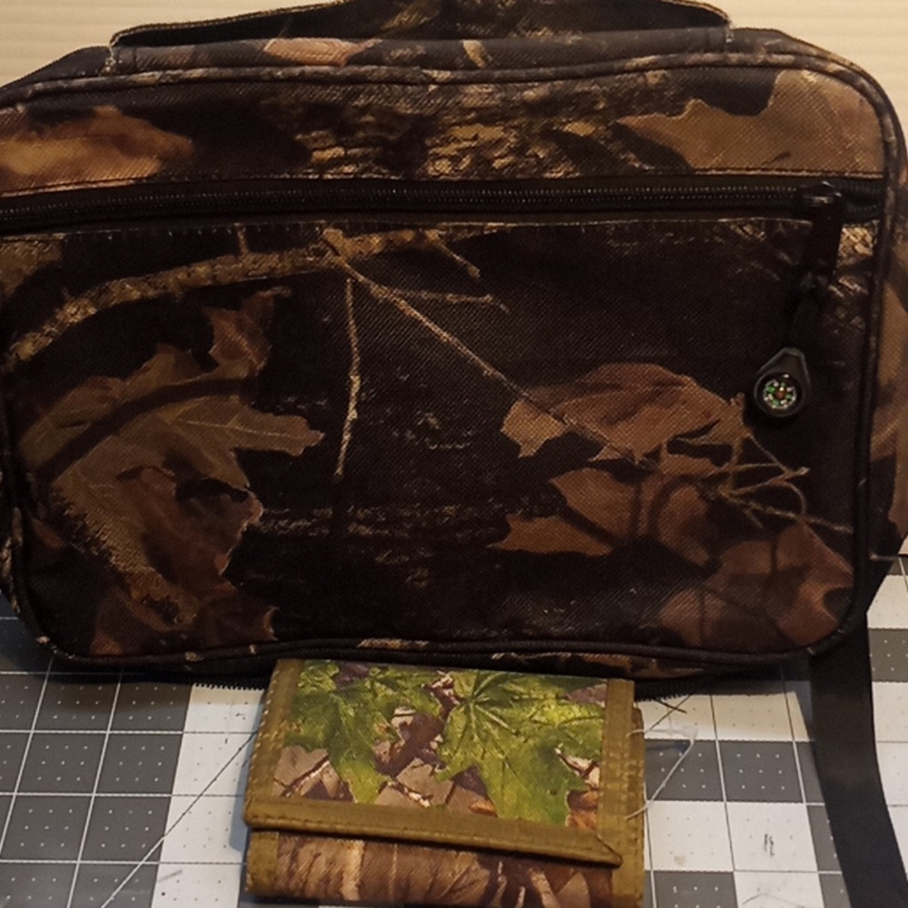 Realtree Wallet And Camo Print Travel Bag Lot